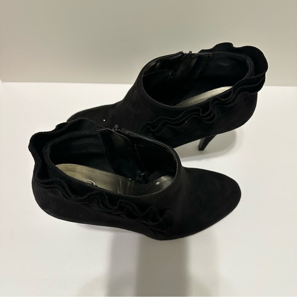 Impo Black heeled Priscilla ruffled booties size 9 M - Picture 2 of 10